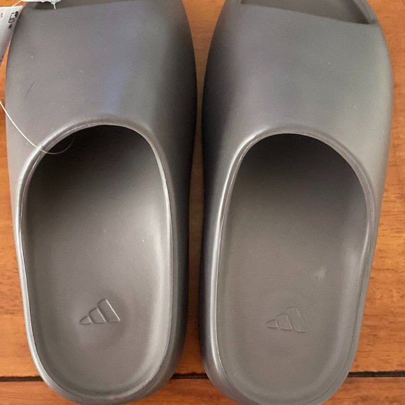 Yezzy slides - Picture 1 of 4